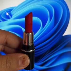 MAC Lipstick - ruby woo