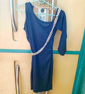 Chic Black One-Shoulder Dress with Chain Belt