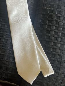 Men’s Tie silk White Textured
