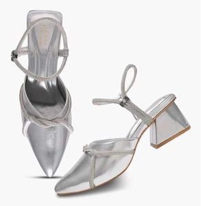 Silver Methallic Heels ✨️👠