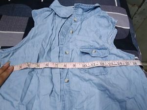 Women's Sleeveless Denim Tie-Front Shirt