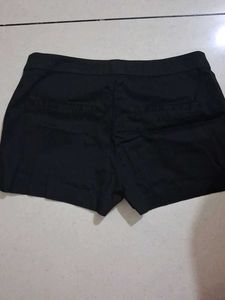 Black H&amp;M shorts