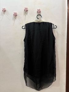 Black Pearl Collar Sleeveless Top