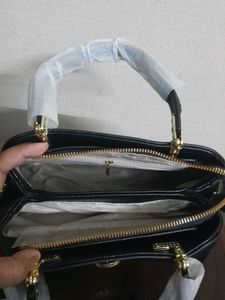 Chic Black Crossbody Bag with Detachable Pouch
