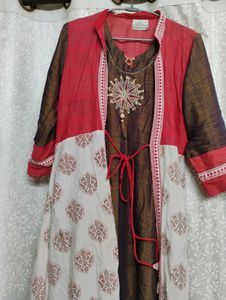 Elegant Kurta Set with Intricate Embroidery