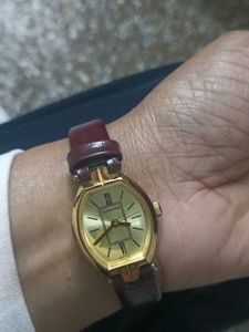 Elegant Gold Tone Watch with Burgundy Band