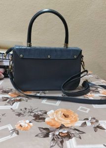 Chic Grey Croc-Embossed Handbag