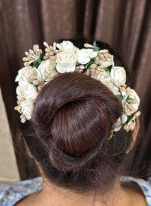 Elegant Floral Hair Accessory