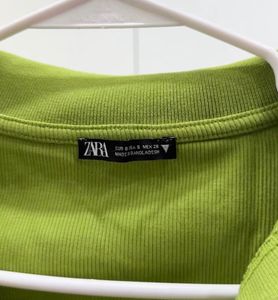 Ribbed Collared Crop Top