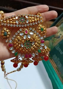 Stunning Gold Tone Necklace &amp; Earrings Set