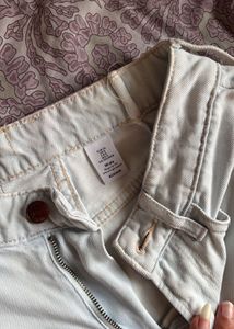 H&amp;M light wash jeans