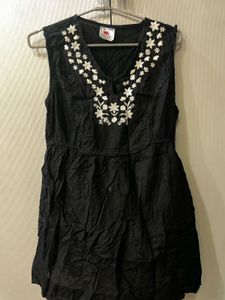 Embroidered Black Sleeveless Kurta