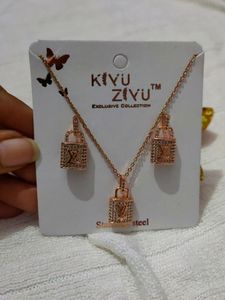 Kiyu Ziyu Anti Tarnish Earrings And Chain Pendant Set