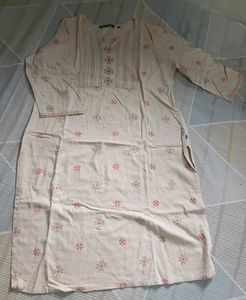 Elegant Cream Kurta with Ethnic Embroidery