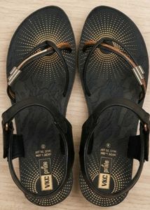 black and golden ✨️ slipper