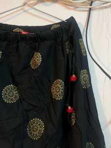 Elegant Black &amp; Gold Skirt