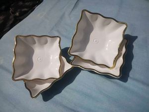 Set of 4 Elegant White &amp; Gold Square Bowls