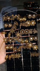 Flower studs Stand