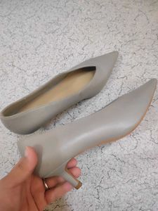 H&amp;M Grey Pointed heels FIXED PRICE Rs700.
