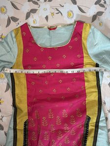 W Elegant Kurta with Pink & Gold Print