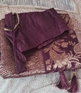 Elegant Purple Saree with Intricate Gold Weave