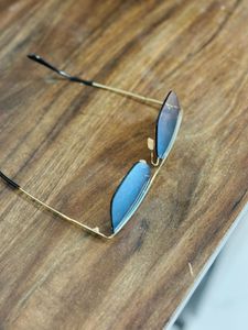 Stylish Blue Mirrored Sunglasses