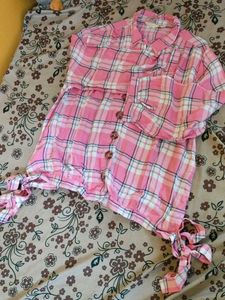 women pink shirt