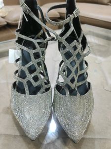 Beautiful Grey Heel