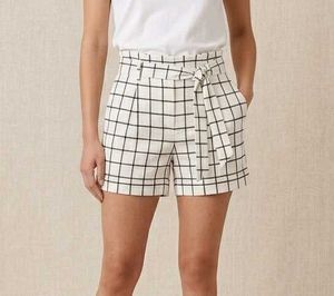Plaid off white shorts