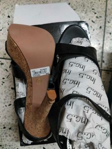 Stylish Black Heels- with a little defect