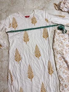 🎉🎊White Kurta Set with Golden Print...