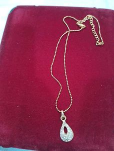Elegant Tear Drop Necklace and Earring Set