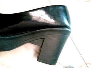 Chic Black Wedge Heels