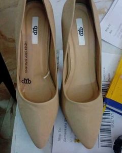 Stylish Beige Pointed Toe Heels