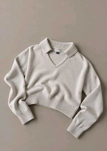IVORY COLLARED V-NECK CROPPED KNIT SWEATER