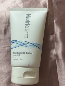 Neutriderm Moisturising Lotion with Vitamin E