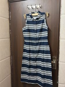 Chic Striped Sleeveless Button-Down Dress