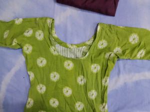 Green Tie-Dye Kurta with Embellished Neck