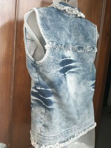 brand new👌Trendy Distressed Denim Vest free size