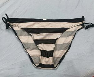 😍 Striped Bikini Bottom