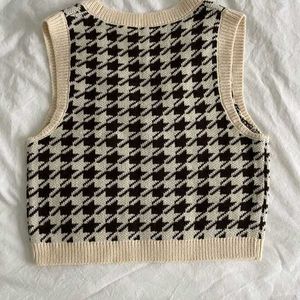 Houndstooth Knit Sweater Vest