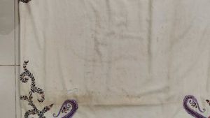 Used Cotton Double Bedsheet With Embroidery