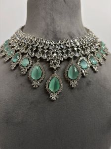 Stunning Emerald &amp; Diamond Necklace Set