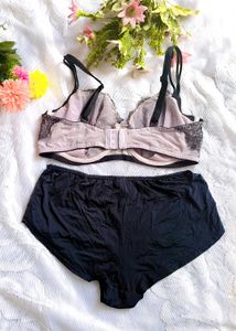 Victoria's Secret Lace detail lingerie set 👍