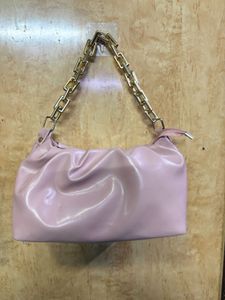 Chic Shoulder Bag with Gold Chain