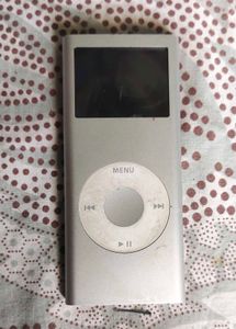 Apple iPod Classic Silver Portable 2gb MP3 Player