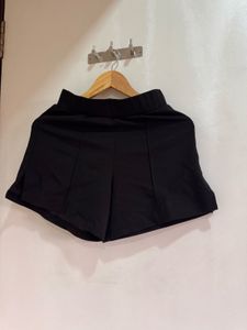 Chic Black Pleated Shorts