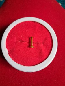Elegant Triangle Stud nosepin