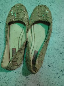 Combo✴️ embroidery golden jutti &amp; black flats