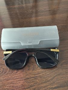 Stylish Black Square Sunglasses with Case